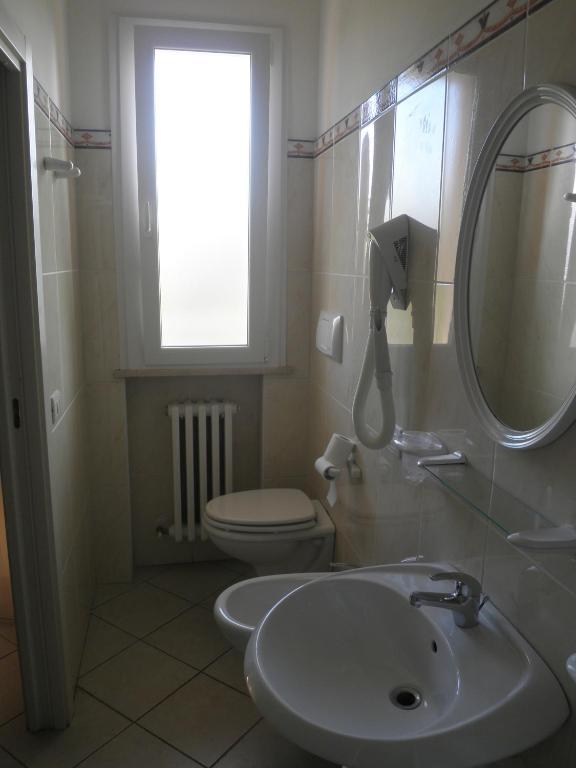 Double Room with Balcony and Garden View,246674185:JPEG